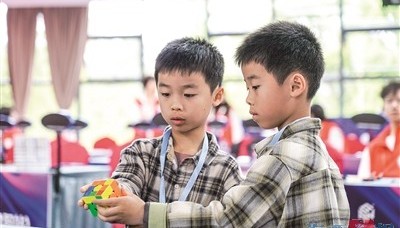 同安7岁双胞胎双双破纪录|三阶魔方|魔方|冠亚军|建阳|赛场_新浪体育_新浪新闻